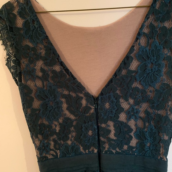 Beautiful Bedo lace dress -XS - Picture 4 of 9